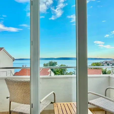 Luxury Sea View 100m From With Sunlit Terrace Okrug Gornji Salena *