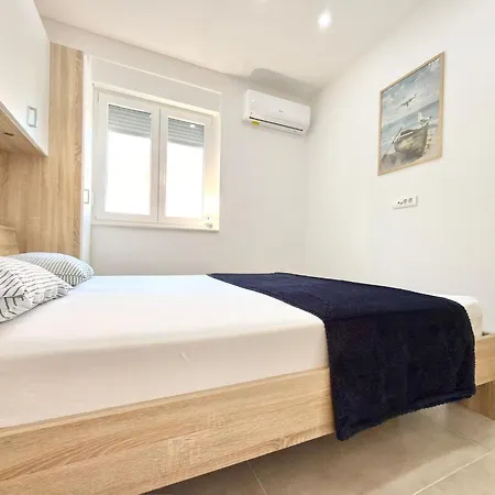 아파트 Luxury Sea View 100m From With Sunlit Terrace Okrug Gornji Salena 트로기르