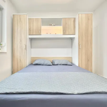 Luxury Sea View 100m From With Sunlit Terrace Okrug Gornji Salena 아파트 트로기르