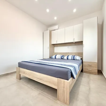 Luxury Sea View 100m From With Sunlit Terrace Okrug Gornji Salena