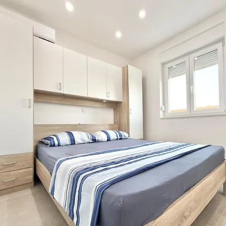 Luxury Sea View 100m From With Sunlit Terrace Okrug Gornji Salena