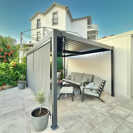 Luxury Sea View 100m From With Sunlit Terrace Okrug Gornji Salena 아파트 *